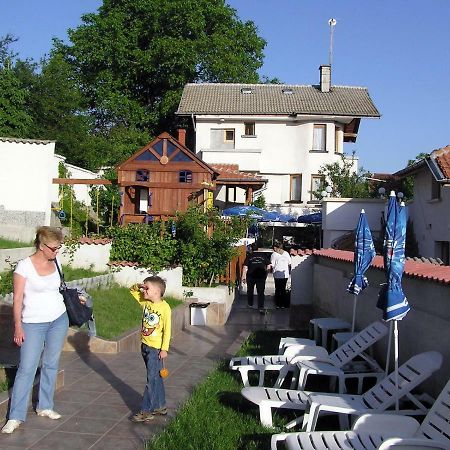 Hotel Aleksievata Kashta Gurgulyat Exteriör bild