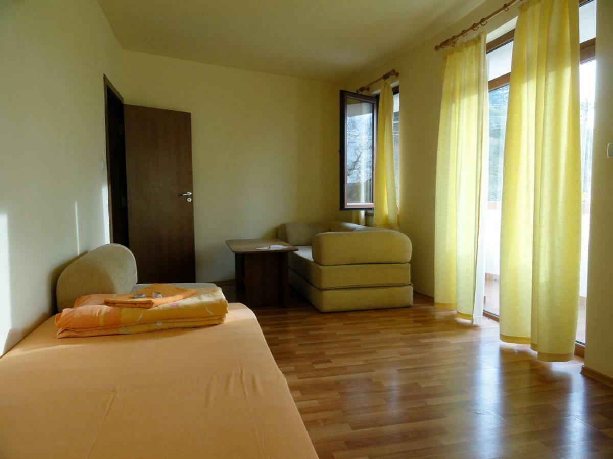 Hotel Aleksievata Kashta Gurgulyat Exteriör bild