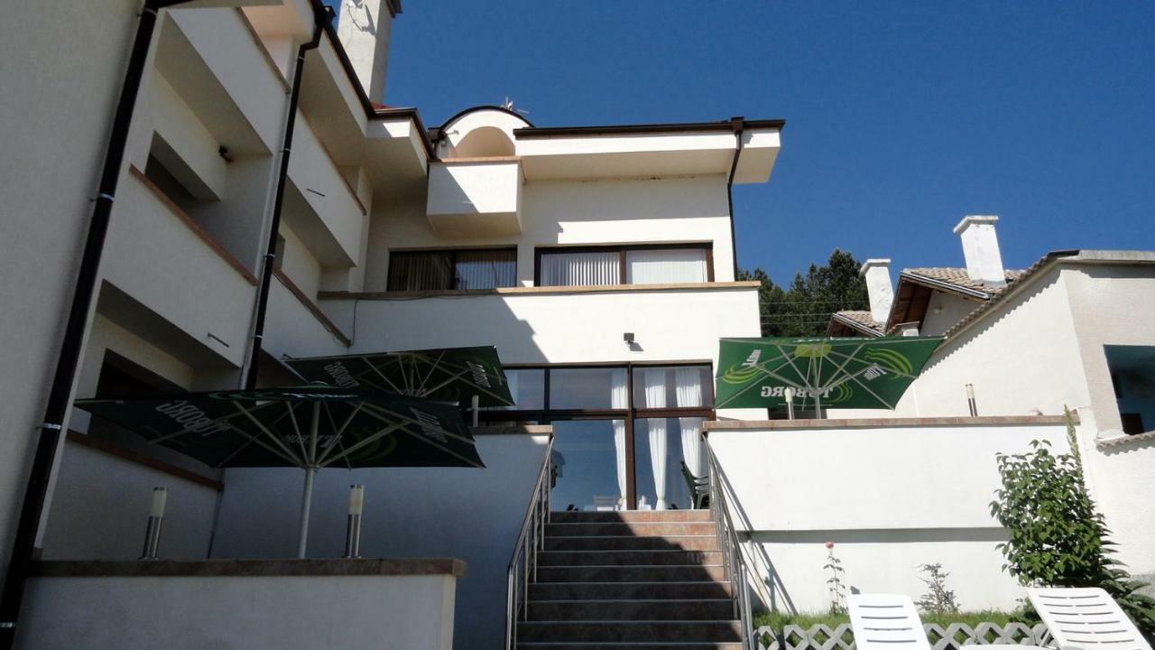 Hotel Aleksievata Kashta Gurgulyat Exteriör bild