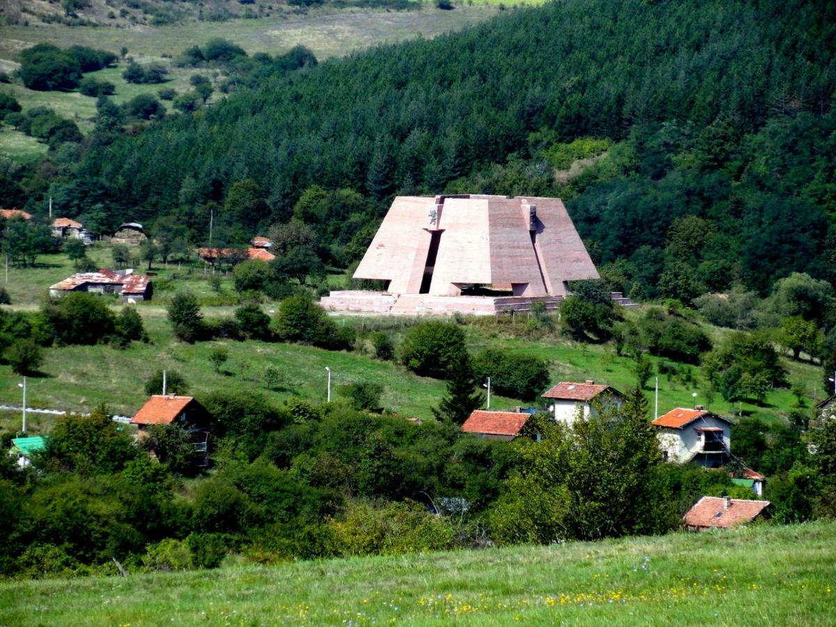 Hotel Aleksievata Kashta Gurgulyat Exteriör bild