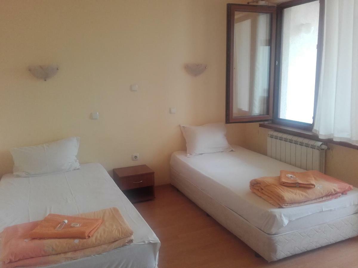 Hotel Aleksievata Kashta Gurgulyat Exteriör bild