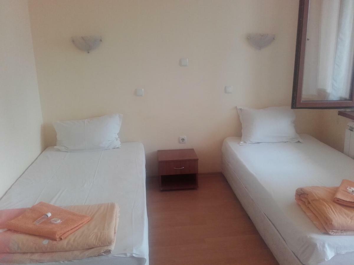 Hotel Aleksievata Kashta Gurgulyat Exteriör bild